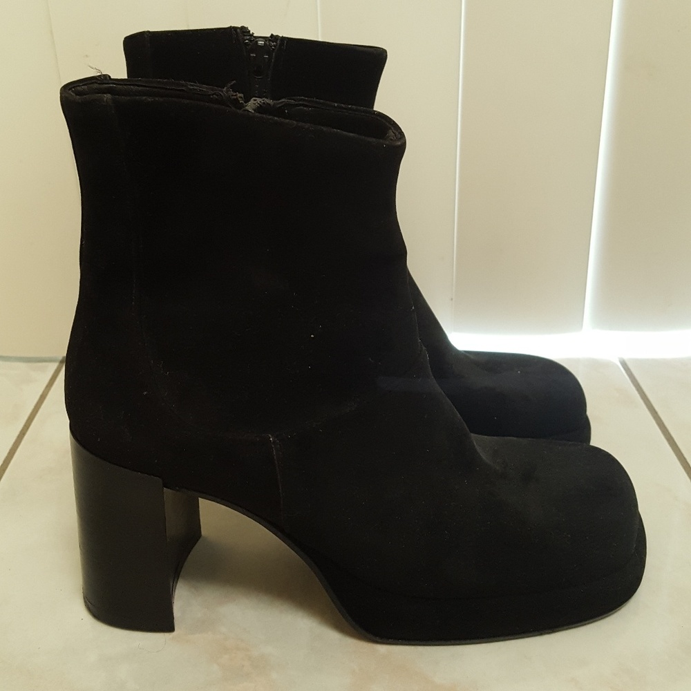 Lisa Brantelli suede boots